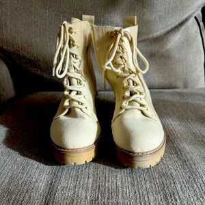 Universal Thread combat boots, size 9, cream